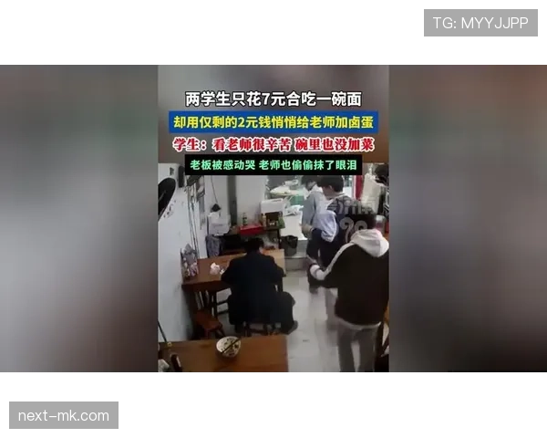 熊朝忠家的米线店开在拳馆隔壁，冠军吃一碗要加三个卤蛋